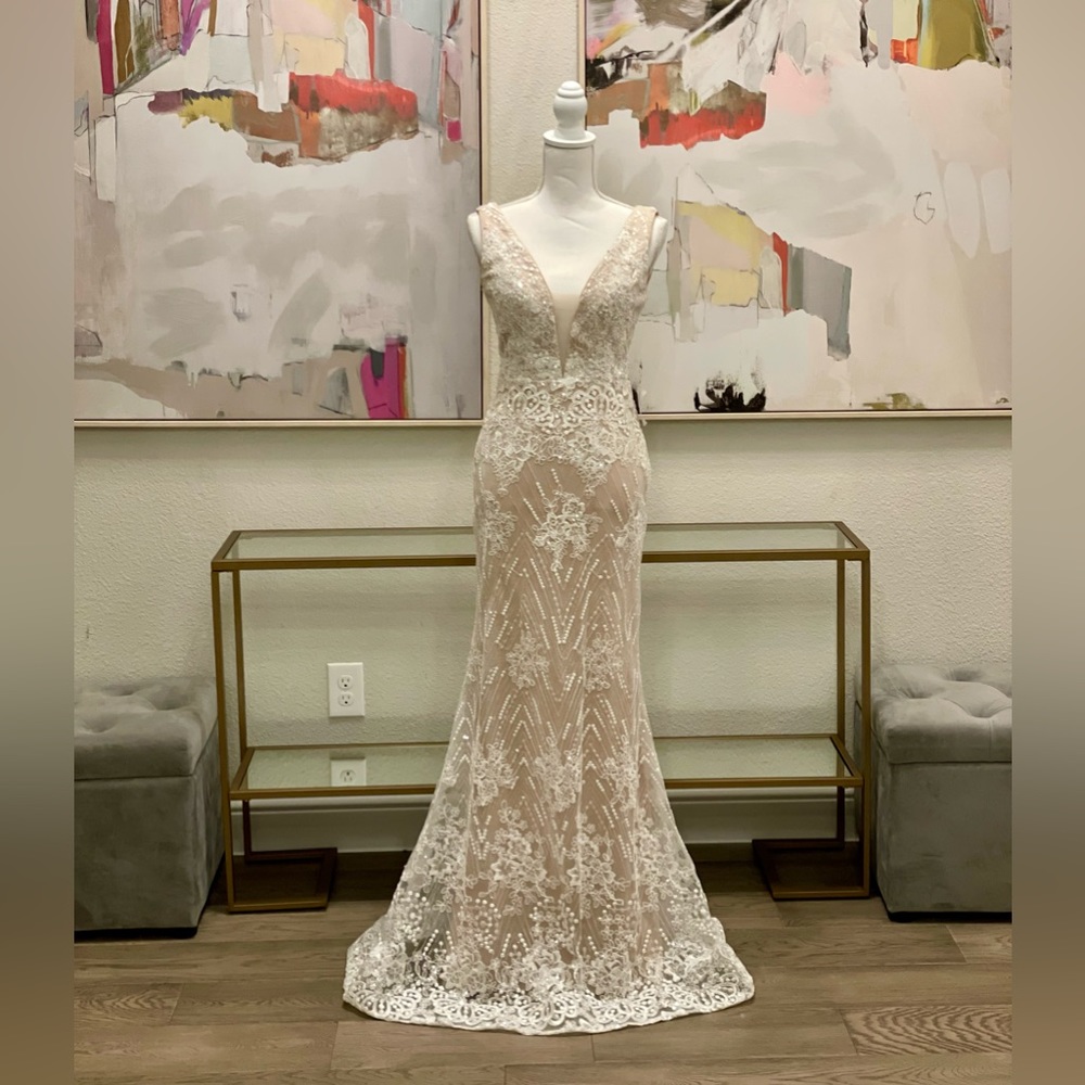 Wedding Gown (can be worn with or without train) Small.
